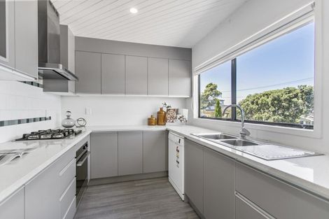 Photo of property in 27 Gilfillan Street, Blockhouse Bay, Auckland, 0600