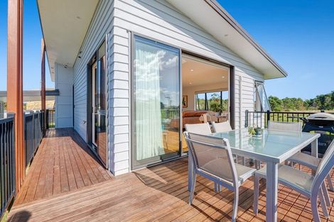 Photo of property in 30 Aitkenhead Court, Parakai, 0830