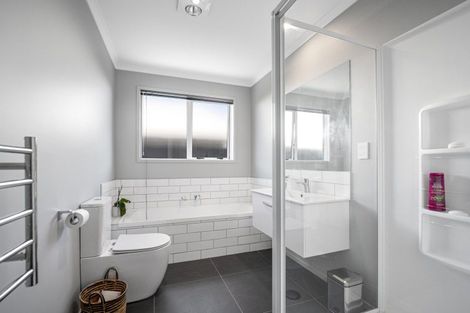 Photo of property in 8 Pioneer Crescent, Omokoroa, 3114