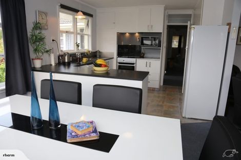 Photo of property in 2 Cambridge Place, Holmes Hill, Oamaru, 9401