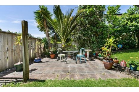 Photo of property in 9/42 Fields Parade, Oteha, Auckland, 0632
