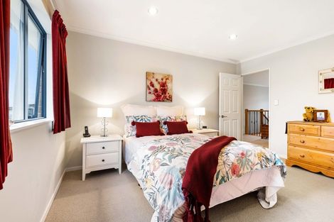 Photo of property in 3 Bintulu Place, Fairview Heights, Auckland, 0632