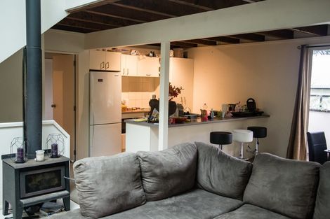 Photo of property in 28a Brunton Place, Glenfield, Auckland, 0629