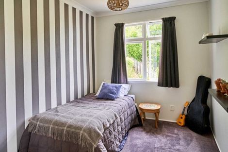 Photo of property in 3 Mackenzie Road, Eastbourne, Lower Hutt, 5013