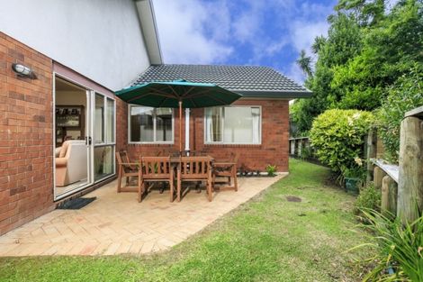 Photo of property in 8 Falstone Lane, Browns Bay, Auckland, 0630