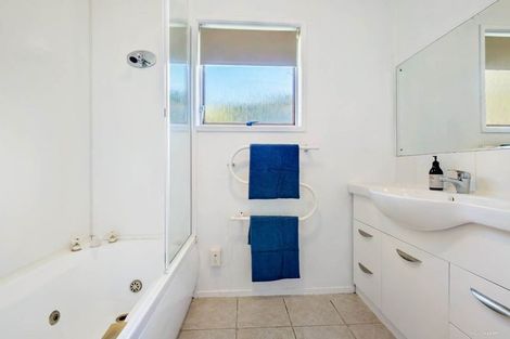 Photo of property in 37 Wyoming Avenue, Murrays Bay, Auckland, 0630