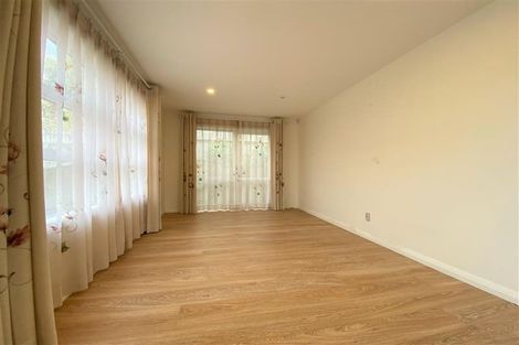 Photo of property in 11a Bank Street, Hillcrest, Auckland, 0627