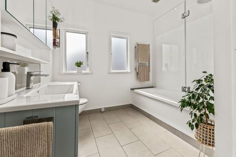 Photo of property in 50 Hollis Road, Paraparaumu Beach, Paraparaumu, 5032