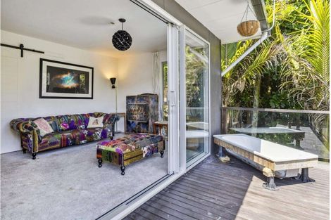 Photo of property in 609 South Titirangi Road, Titirangi, Auckland, 0604