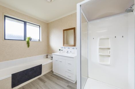 Photo of property in 25 Boston Parade, Kelvin Grove, Palmerston North, 4414