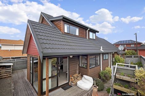 Photo of property in 36 Ashton Fitchett Drive, Brooklyn, Wellington, 6021