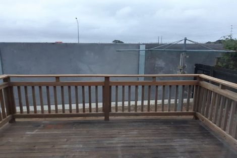 Photo of property in 2/7 Barbados Drive, Unsworth Heights, Auckland, 0632