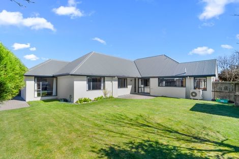 Photo of property in 8 Claverley Gardens, Avonhead, Christchurch, 8042