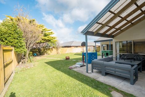 Photo of property in 10 Fernlea Avenue, Kelvin Grove, Palmerston North, 4414