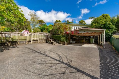 Photo of property in 42 Mountain Road, Henderson Valley, Auckland, 0612