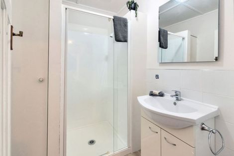 Photo of property in 21 Glendale Road, Glen Eden, Auckland, 0602