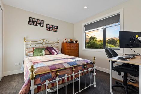 Photo of property in 13 Vogwill Road, Kumeu, 0810