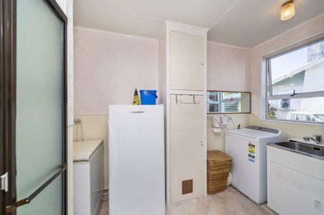 Photo of property in 87 Glover Road, Hawera, 4610