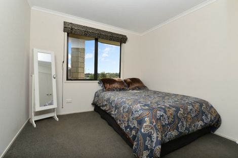 Photo of property in 62 Farnborough Drive, Grandview Heights, Hamilton, 3200