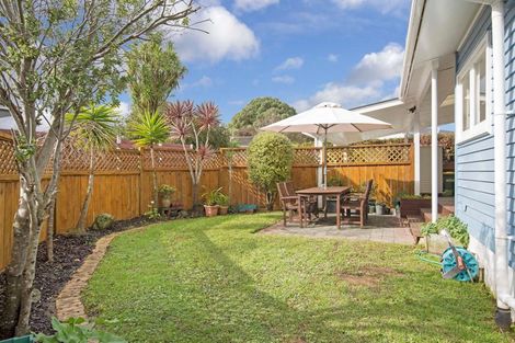 Photo of property in 33 Minaret Drive, Bucklands Beach, Auckland, 2014