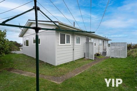 Photo of property in 9 Chetwode Grove, Newlands, Wellington, 6037