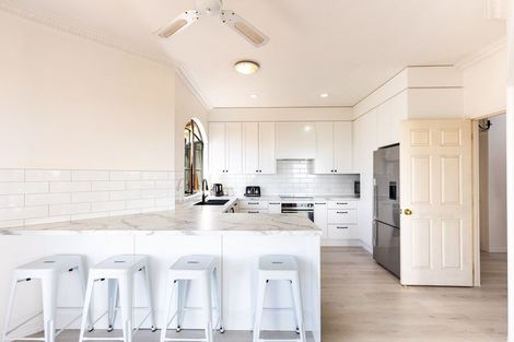 Photo of property in 87 Eliot Street, New Plymouth, 4310