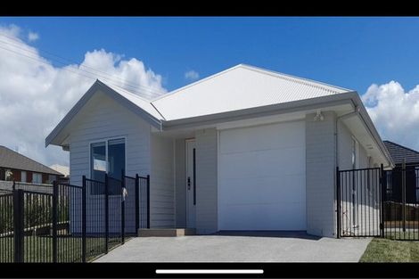 Photo of property in 1 Nottingham Road, Omokoroa, 3114