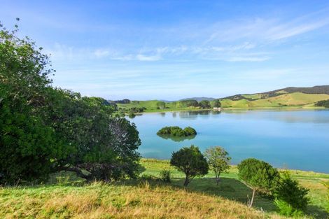 Photo of property in 215 Kempthorne Road, Russell, 0272