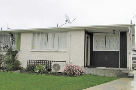 Photo of property in 2/10 Ponderosa Grove, Maoribank, Upper Hutt, 5018