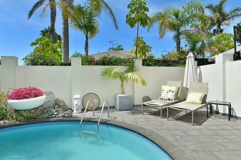 Photo of property in 8 Hobie Court, West Harbour, Auckland, 0618