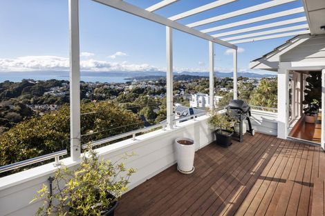 Photo of property in 22 Fairview Crescent, Kelburn, Wellington, 6012