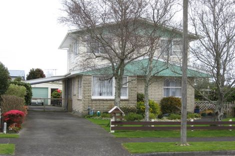 Photo of property in 14 Waiwera Place, Merrilands, New Plymouth, 4312