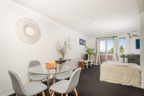 Photo of property in 15 Albionvale Road, Glen Eden, Auckland, 0602