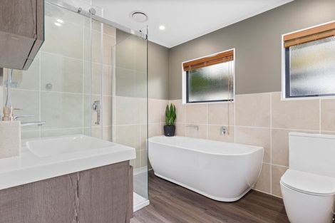 Photo of property in 90 Collingwood Road, Waiuku, 2123