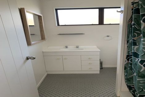 Photo of property in 24b Tindalls Bay Road, Manly, Whangaparaoa, 0930