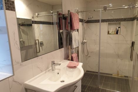 Photo of property in 8 Saulbrey Grove, Woburn, Lower Hutt, 5010