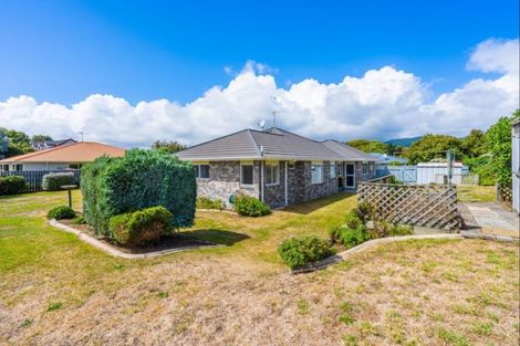 Photo of property in 137 Langdale Avenue, Paraparaumu, 5032