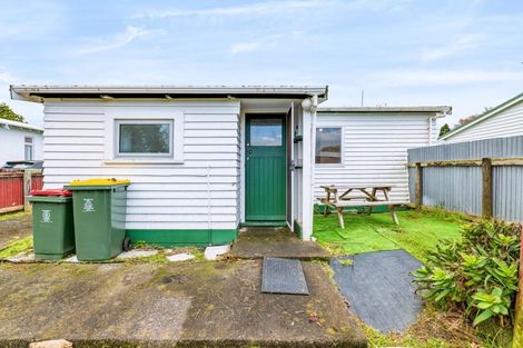 Photo of property in 12 Mills Street, Eltham, 4322