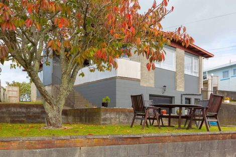 Photo of property in 10 Elm Grove, Westown, New Plymouth, 4310