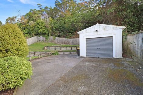 Photo of property in 33 Victory Crescent, Tawa, Wellington, 5028
