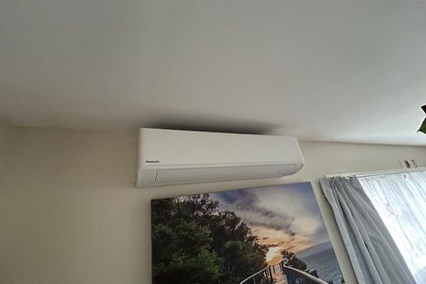 Photo of property in 17 Rothesay Bay Road, Rothesay Bay, Auckland, 0630