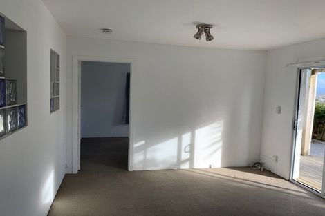 Photo of property in 2/20 Pemberton Avenue, Bayview, Auckland, 0629