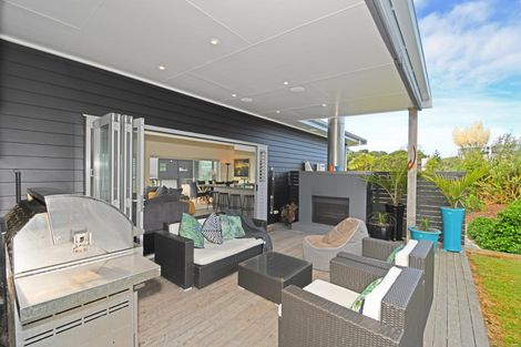 Photo of property in 22 Wonderview Road, Leigh, 0985