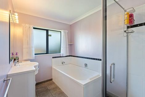 Photo of property in 4 Te Ropata Place, Waikanae Beach, Waikanae, 5036