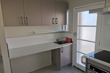 Photo of property in 2/5 Keldale Place, Forrest Hill, Auckland, 0620