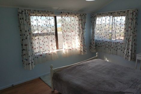 Photo of property in 2/6 Currey Crescent, Milford, Auckland, 0620