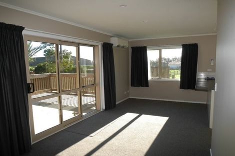 Photo of property in 11 Kebbell Drive, Waikanae, 5391