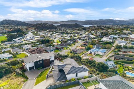 Photo of property in 174 Navigation Drive, Whitby, Porirua, 5024