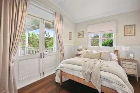 Photo of property in 3 Daphne Harden Lane, Paremoremo, Auckland, 0632