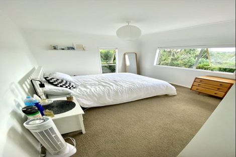 Photo of property in 1/16a Tamahere Drive, Glenfield, Auckland, 0629